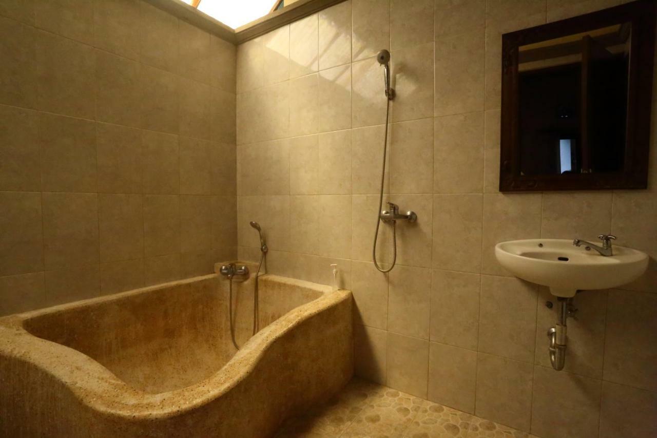 Loka Sari Guest House And Spa ウブド エクステリア 写真